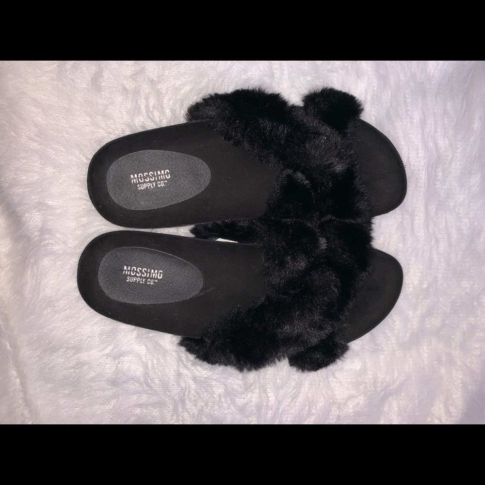 Black fur sandals